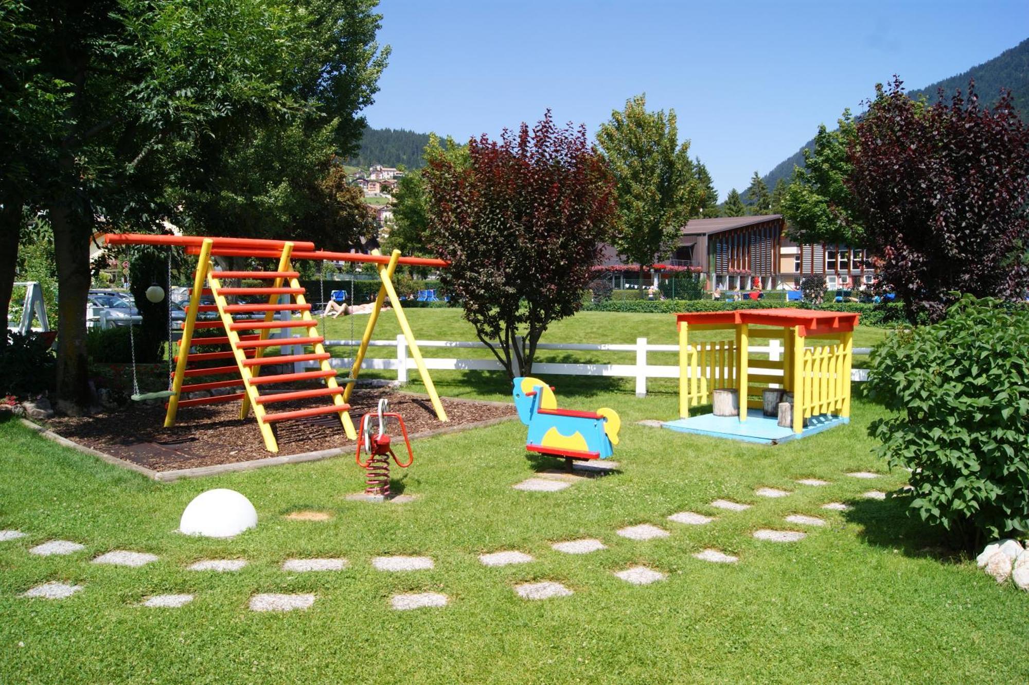 Garden Hotel Bellariva Molveno Buitenkant foto